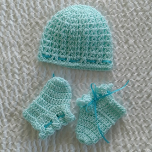 Baby Boy Light Blue Handmade Hat and Slippers - Picture 2 of 2